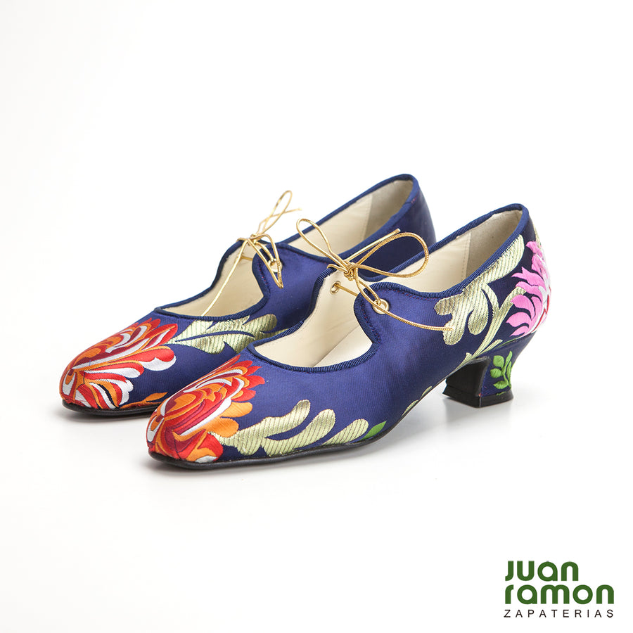 ZAPATOS DE FALLERA- Zapatos confeccionados artesanalmente. Ven a nuestra tienda