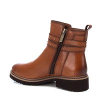 Carmela 161719 Botín plano mujer tachuelas cámel