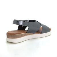 WalkFlex 25028 Sandalia mujer de cuña baja cruzada plomo.