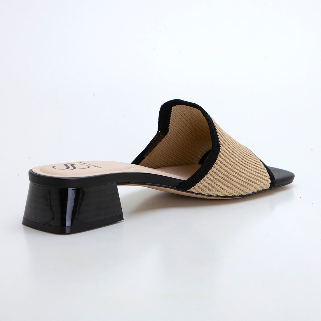 Miss Elastic 73022 Sandalia zueco tacón bajo cámel negro.