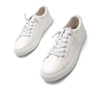 Mustang 60615 Zapatilla mujer blanca lisa combinada plata.