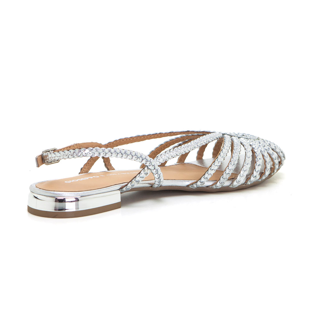 Gioseppo 75440 Mulés abiertos tiras trenzadas plata.
