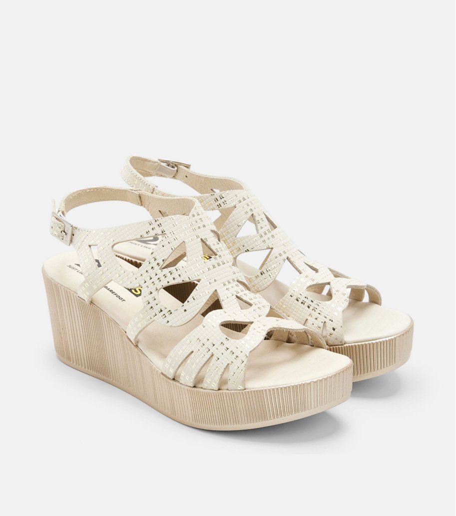 24 Hrs 26482 Sandalia plataforma tiras crema.