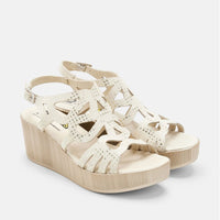 24 Hrs 26482 Sandalia plataforma tiras crema.
