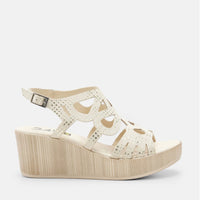 24 Hrs 26482 Sandalia plataforma tiras crema.