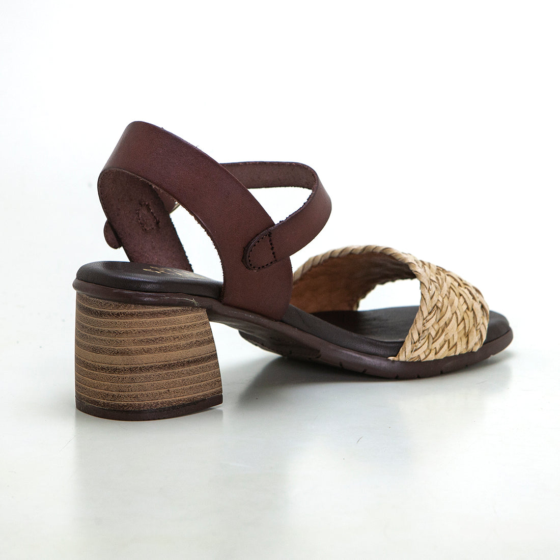 Studio Scarpe 111493 Sandalia de tacón pala de rafia marrón.