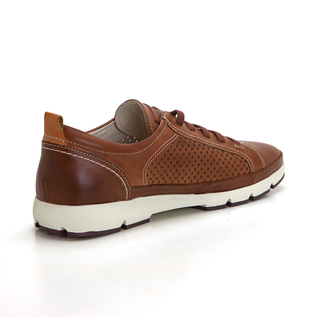 Pikolinos 6736Deportivo hombre calado con elásticos brandy.