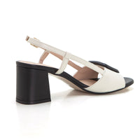 Patricia Miller 6765F Sandalia de tacón ancho hebilla adorno crema.