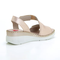 Fluchos F2137 Sandalia confort cuña con velcro platino.