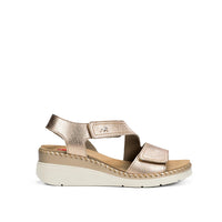 Fluchos F2137 Sandalia confort cuña con velcro platino.