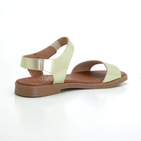 Duendy 3826 Sandalia plana cruzada oro.