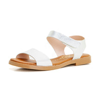 Duendy 3826 Sandalia plana cruzada plata.