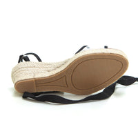 Carmen García 166D5 Sandalia de esparto con cuña vinilo transparente negro.