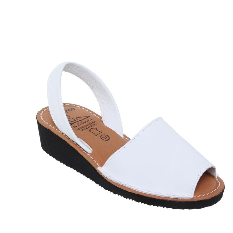 Avarca 2211 Sandalia menorquina cuña acolchada blanco.