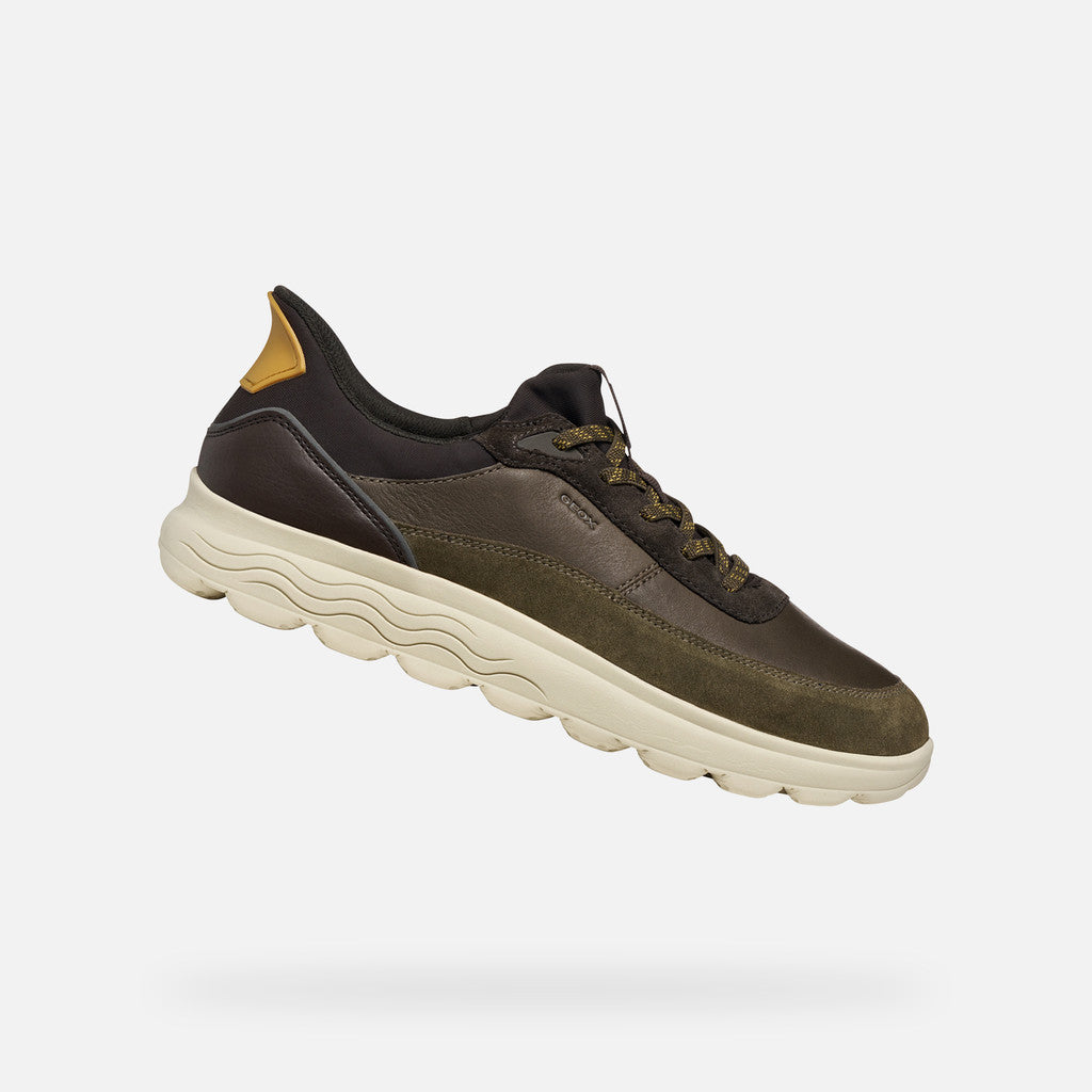 Geox U56MPA Deportiva Spherica calce rápido marrón.