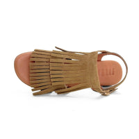 Mustang 55949 sandalia camel flecos