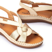 Pikolinos W8K-1839 Sandalia metalizada con cuña para mujer