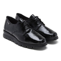 Zapato 24HRS mujer de piel charol negro con cordones