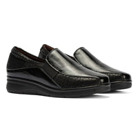 Mocasín Pitillos Gucci mujer de charol negro con elásticos