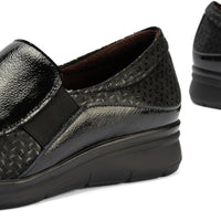 Mocasín Pitillos Gucci mujer de charol negro con elásticos