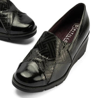 Zapato Pitillos mujer de charol negro con cuña y ancho especial