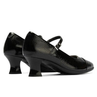 Zapato de salón Pitillos de charol negro con correa y tacón