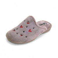 Zapatilla de casa Cabrera 4558 con corazones rosa