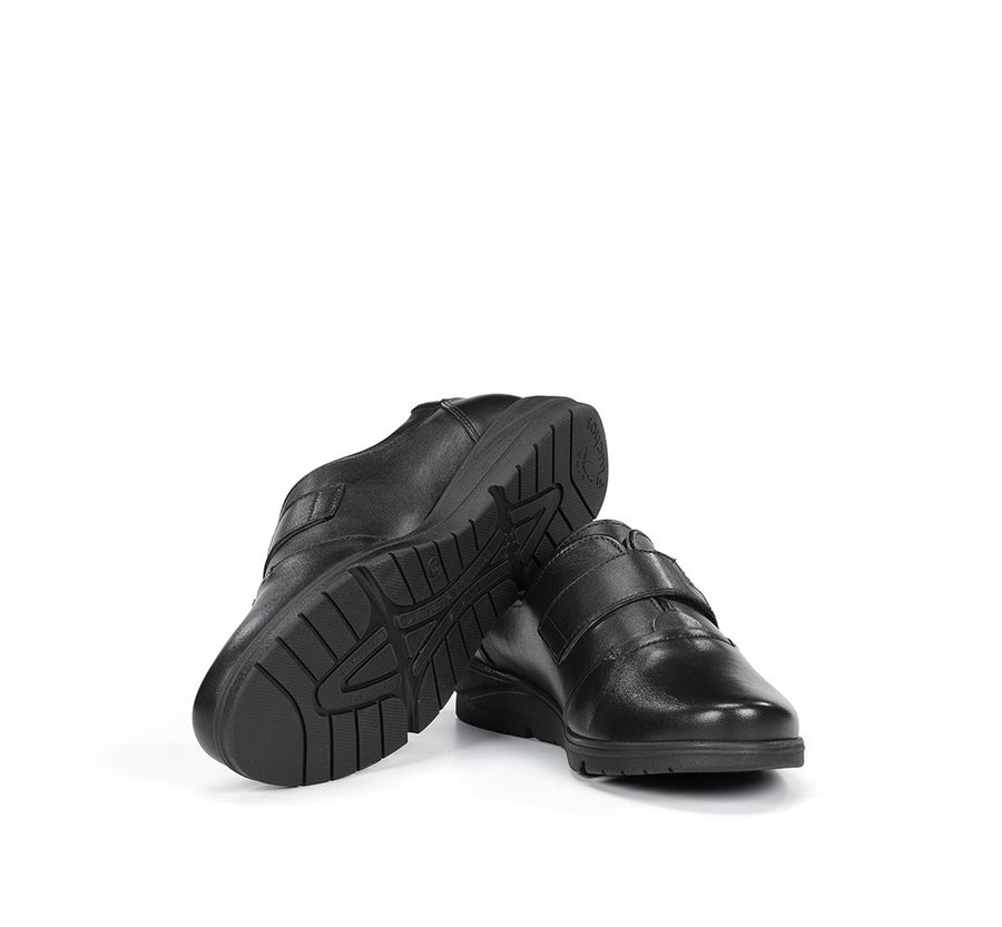 Fluchos F1813  Zapato confort con velcro plano negro