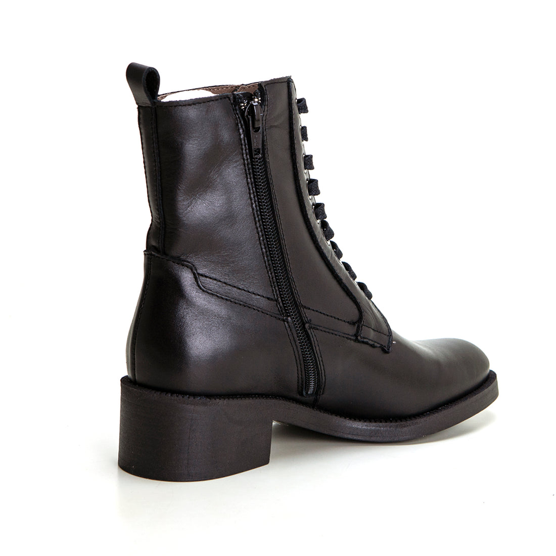 Patricia Miller. Bota militar piel negro