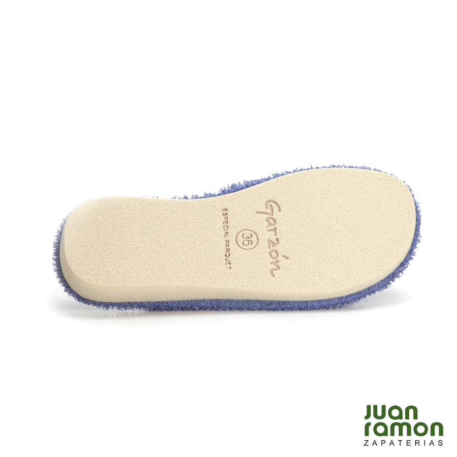 Garzón P460.130 Zapatilla de ir por casa rizo celeste.