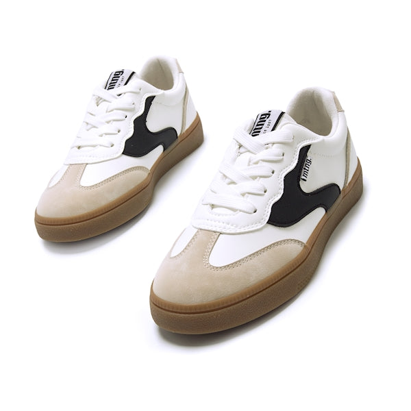 Mustang 60825 Zapatilla mujer clásica blanco negro.