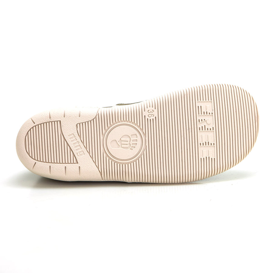 Mustang 60849 Zapatilla Barefoot de lona kaki.