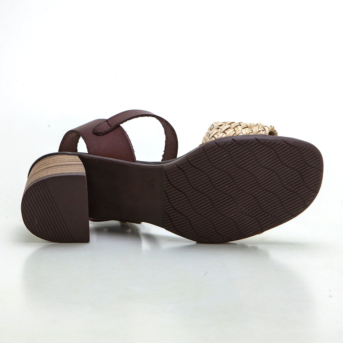 Studio Scarpe 111493 Sandalia de tacón pala de rafia marrón.