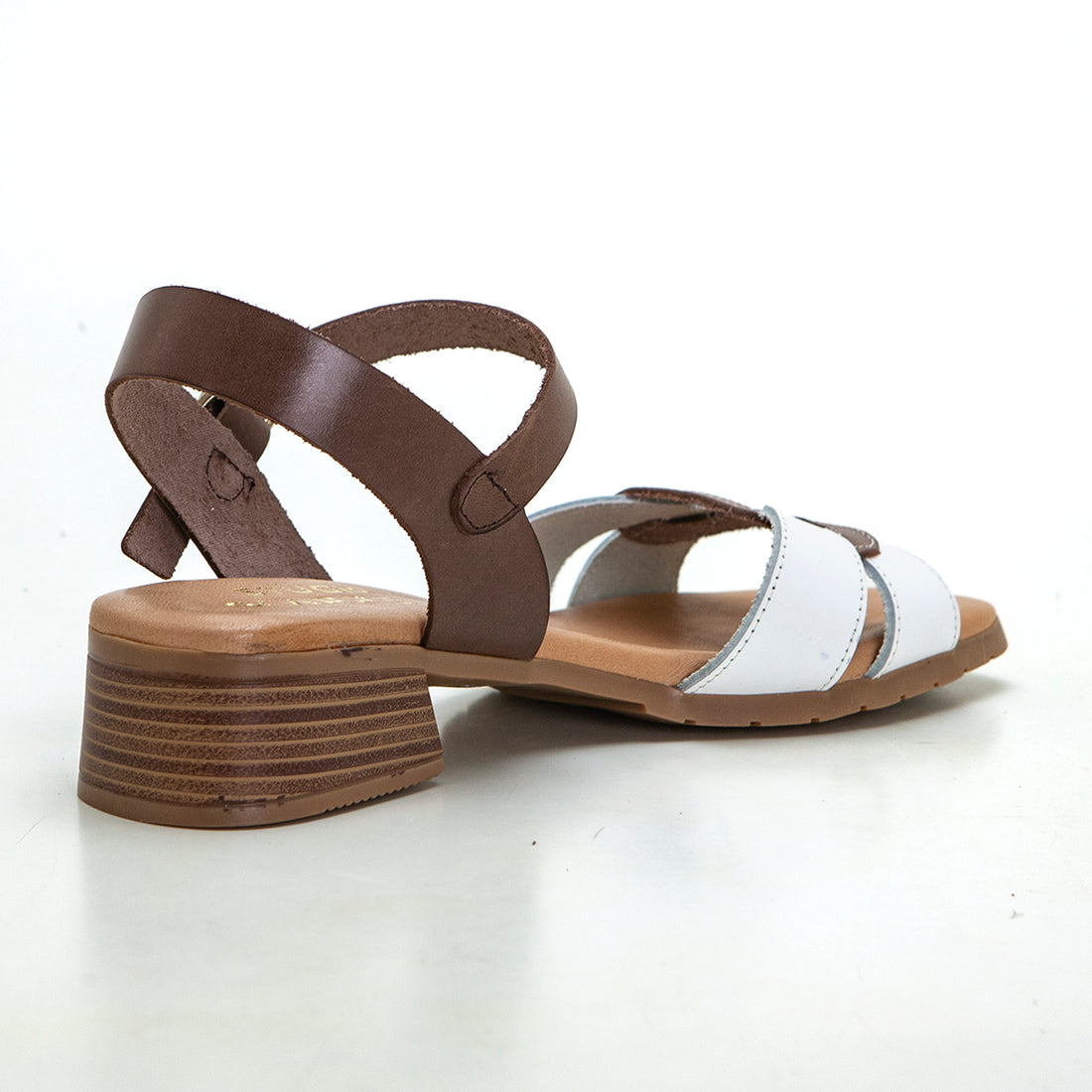 Studio Scarpe 151782 Sandalia de tacón bajo pala combinada marrón.