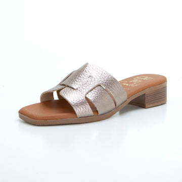 Oh my Sandals 5600 Sandalia pala tacón bajo platino.