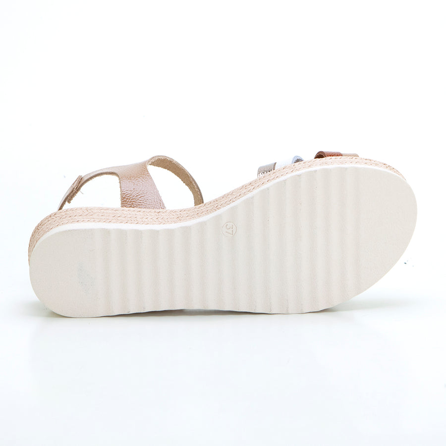 Oh my Sandals 5690 Sandalia plataforma tiras taupe.