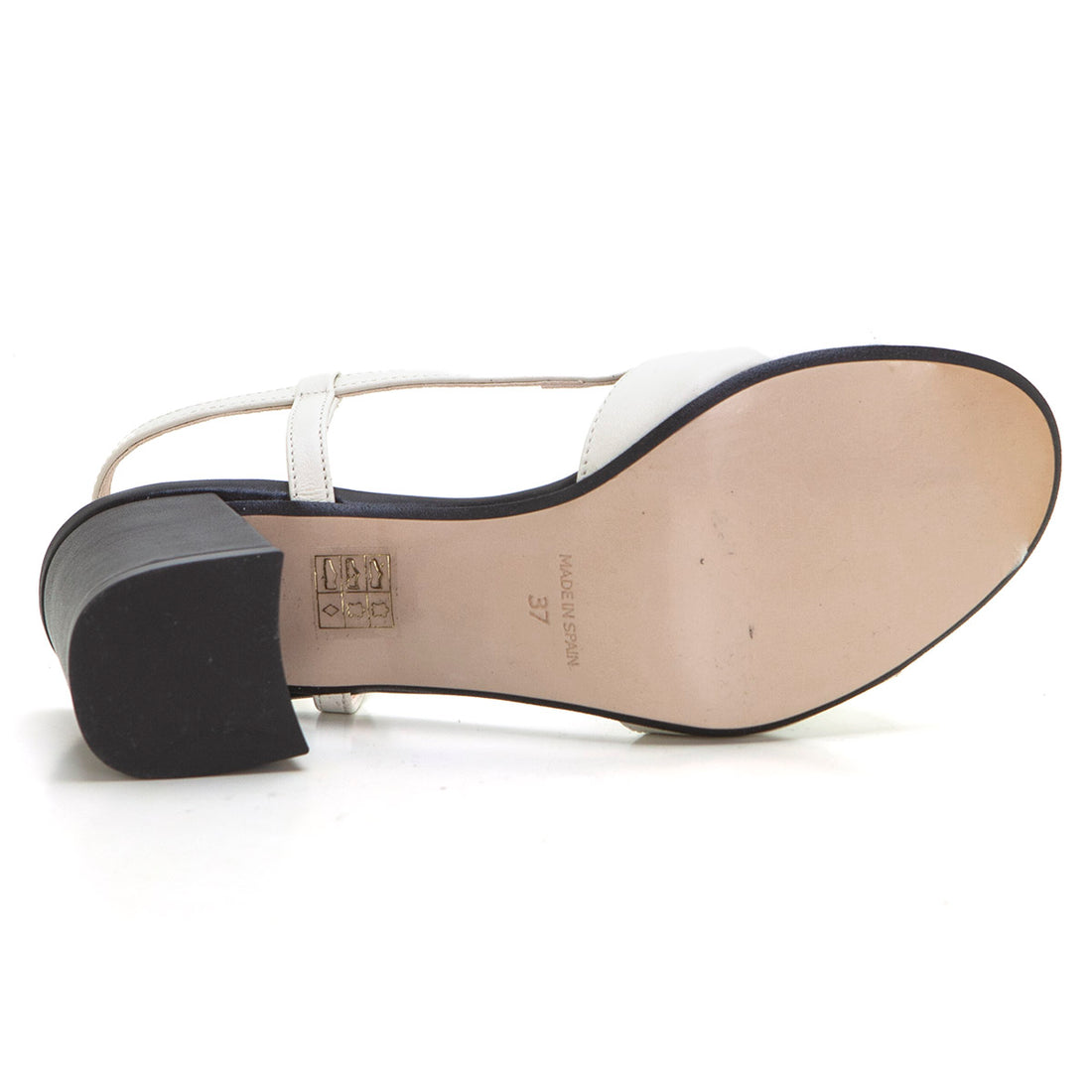 Patricia Miller 6765F Sandalia de tacón ancho hebilla adorno crema.