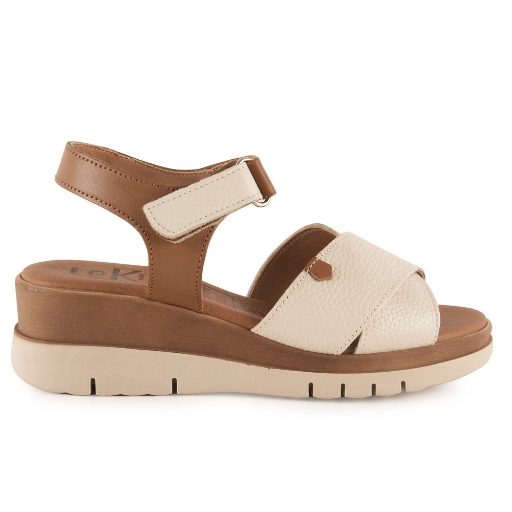 Tekila S-54 Sandalia de cuña con plataforma cruzada metal crema