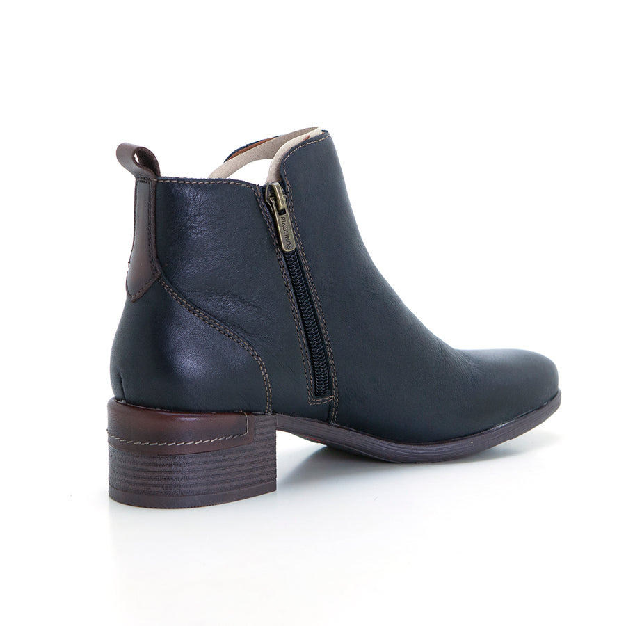 Pikolinos W6W-8950 Botín tacón medio negro.