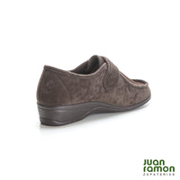 Doctor Cutillas 771 Zapatilla pies delicados cuña baja con velcro marrón.