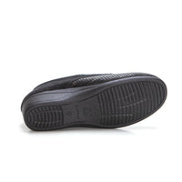 Doctor Cutillas 792 Zapatilla pies delicados cuña baja con velcro reptil negro.