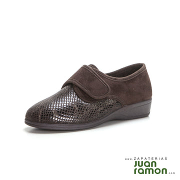 Doctor Cutillas 792 Zapatilla pies delicados cuña baja con velcro reptil marrón.