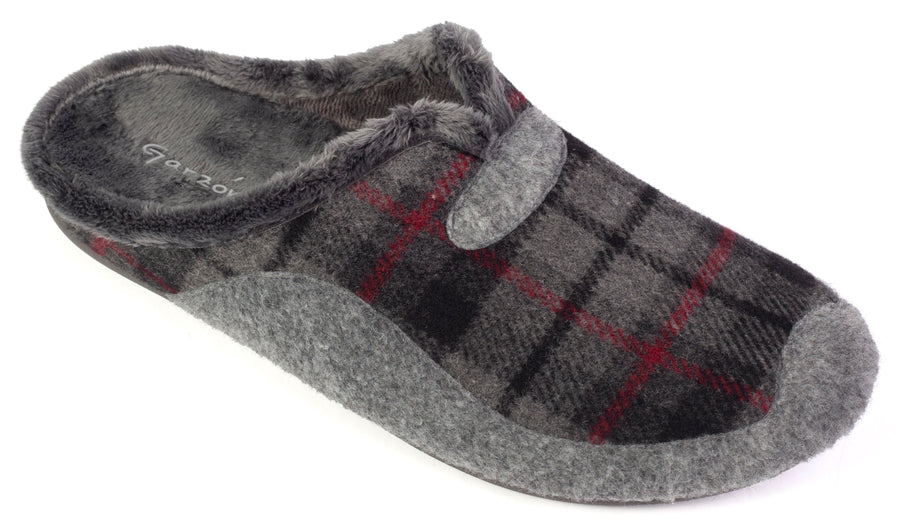 Garzón 8450.296 Zapatilla de ir por casa hombre destalonada de cuadros gris.