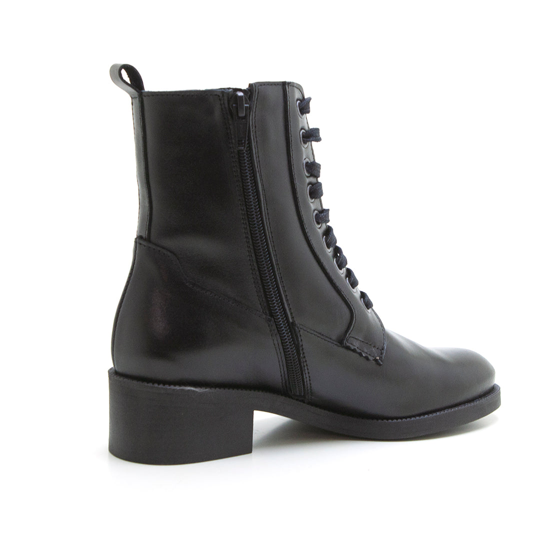 Patricia Miller 6403 Bota militar con tacón bajo negro.