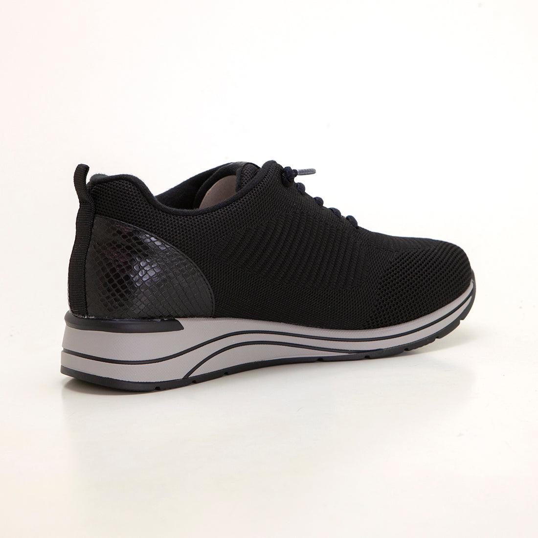 Treintas 4457 Deportivo confort negro.
