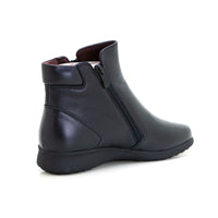 Treintas 4403 Botín plano negro.