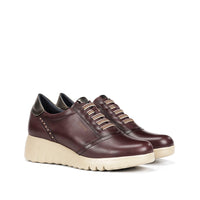 Fluchos F2096 Zapato deportivo de cuña con cordones elásticos burdeos.