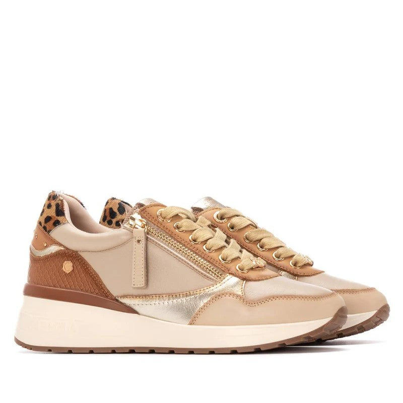 Carmela 16244201 Zapatilla cremallera beige