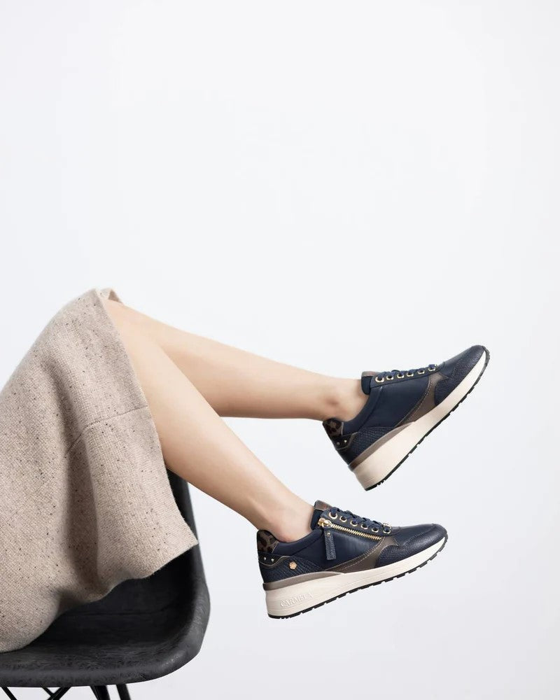 Carmela 16244207 Zapatilla cremallera azul marino