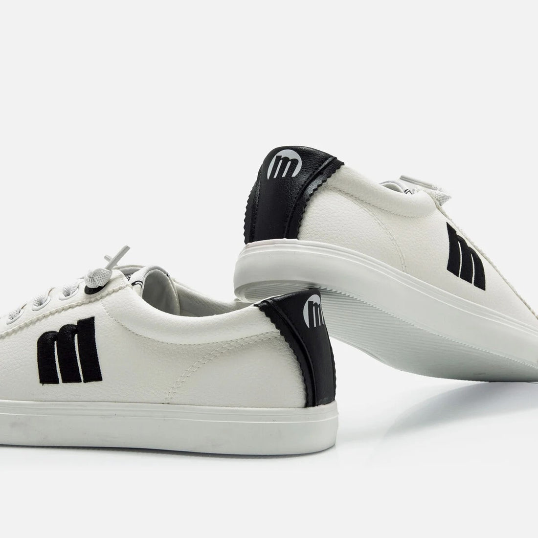Mustang 60615 Zapatilla casual blanca y negra
